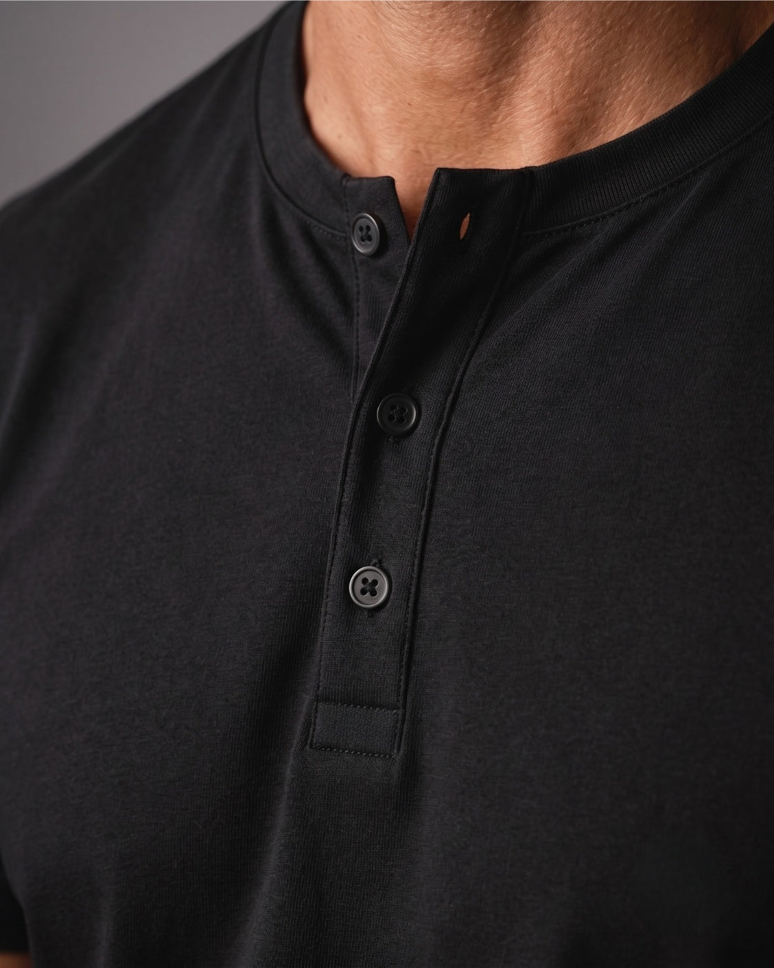 Kit 2x Camiseta Henley de Algodão Egípcio Luxor - R$ 161,00 cada